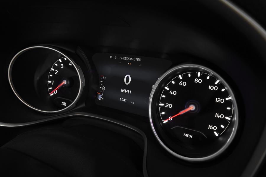 Панель приборов Jeep Compass Limited 2017 года  (NA) (фото 28 из 62)